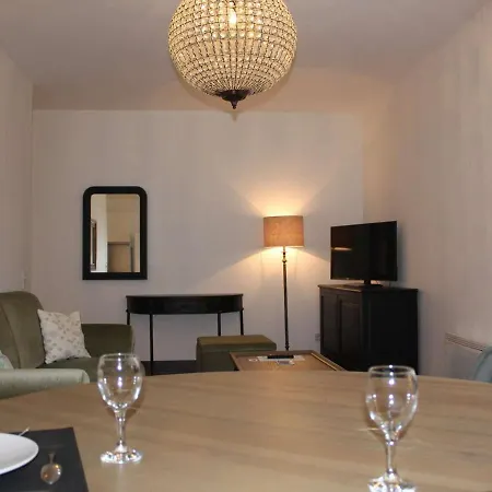 Rochefort, 2 Pieces, 4 Personnes - Fr-1-246b-25 Apartment *